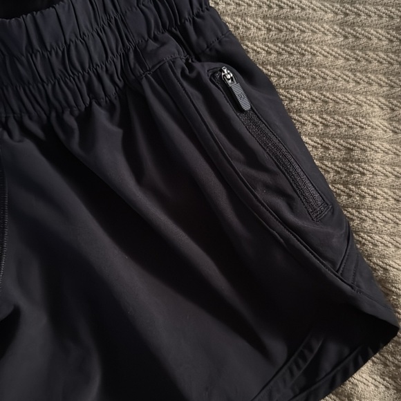 NWOT Lululemon Sz 4 black athletic shorts elastic waistband - Picture 2 of 6